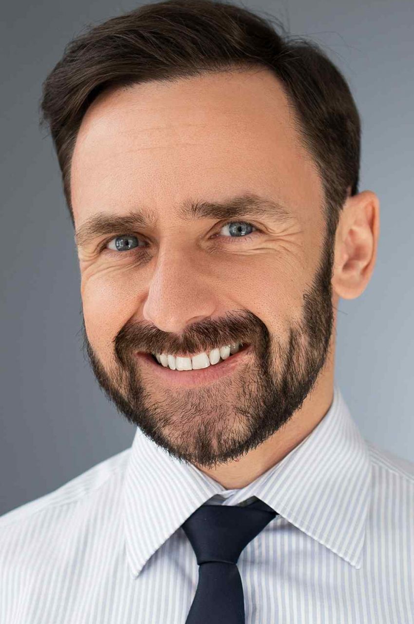 https://ruslan-korzhuk.de/wp-content/uploads/2019/02/team_01-850x1280.jpg