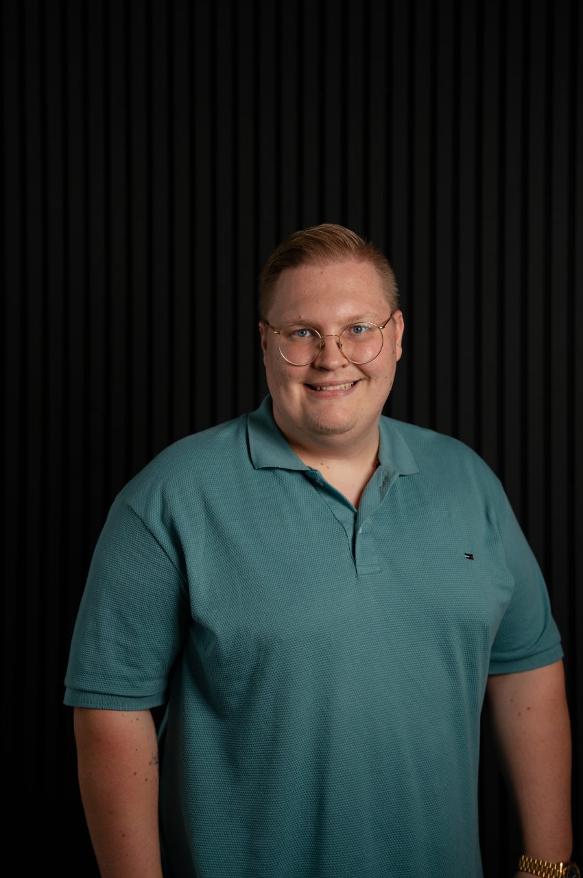 https://ruslan-korzhuk.de/wp-content/uploads/2025/10/DSC04242-850x1280.jpg