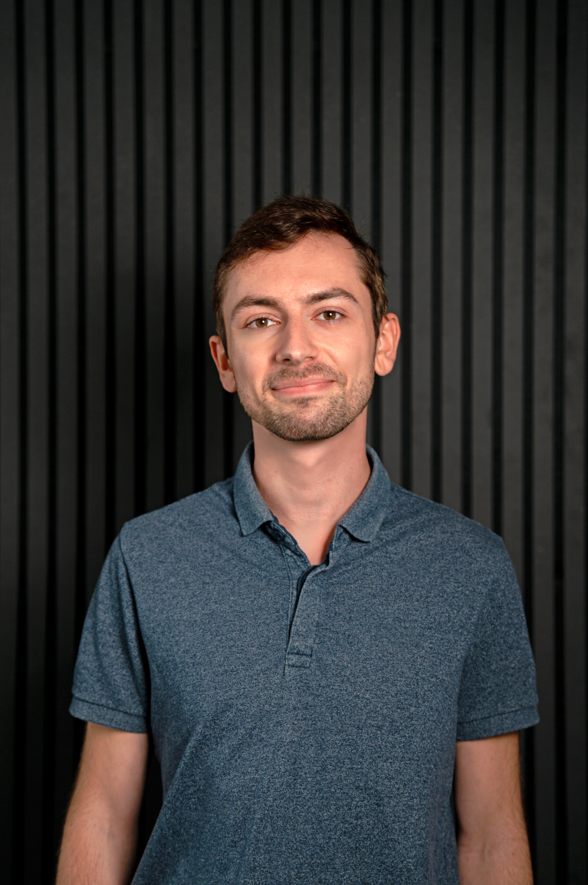 https://ruslan-korzhuk.de/wp-content/uploads/2025/10/DSC04447-850x1280.png